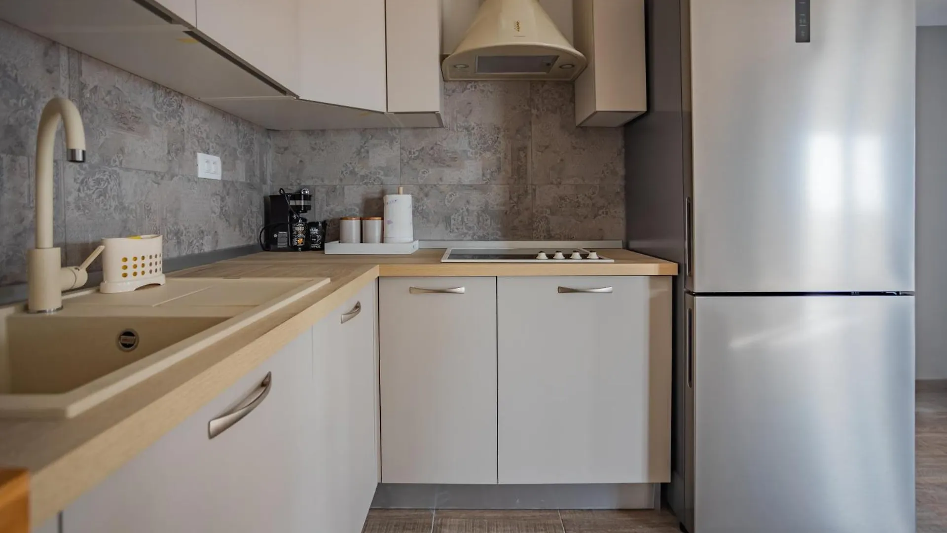 Seaview Apartments Roberta Задар