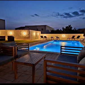 Lucy With Heated Saltwater Pool And Free Private Parking Задар
